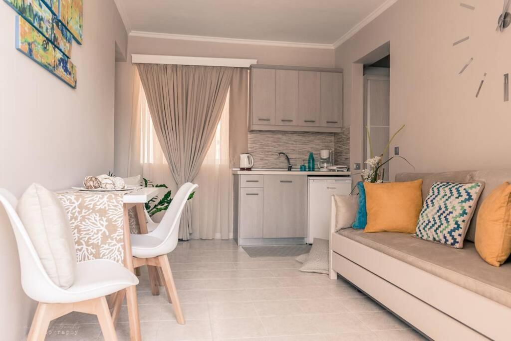 Remvi Deluxe Apartment 202 With Sea View Karpathos Ngoại thất bức ảnh